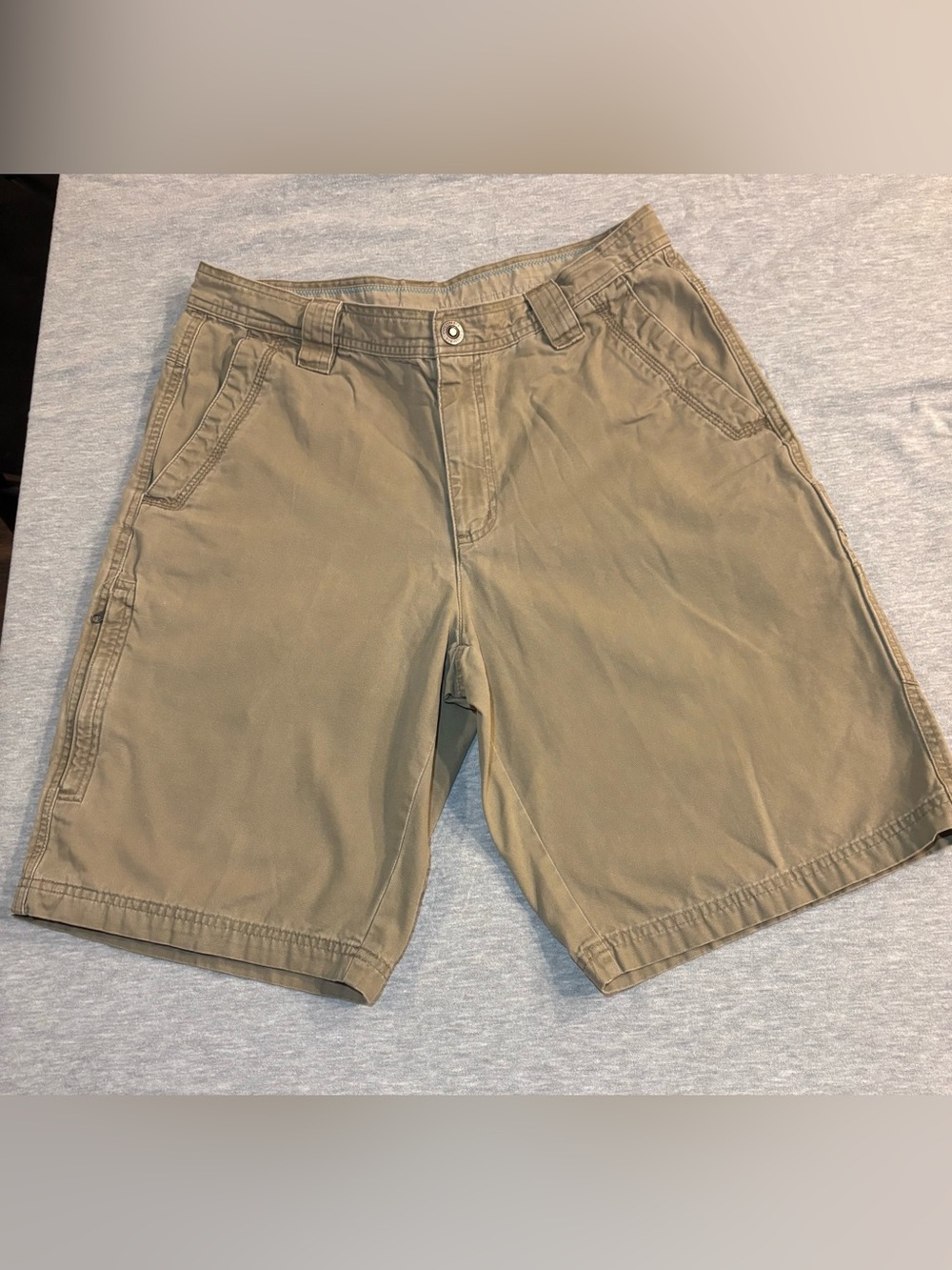 Columbia Men's Tan Cargo Shorts